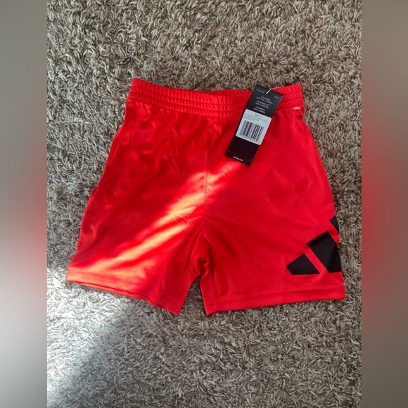 Adidas White T-Shirt and Red Shorts Set Size 4 Kids - Picture 3 of 8
